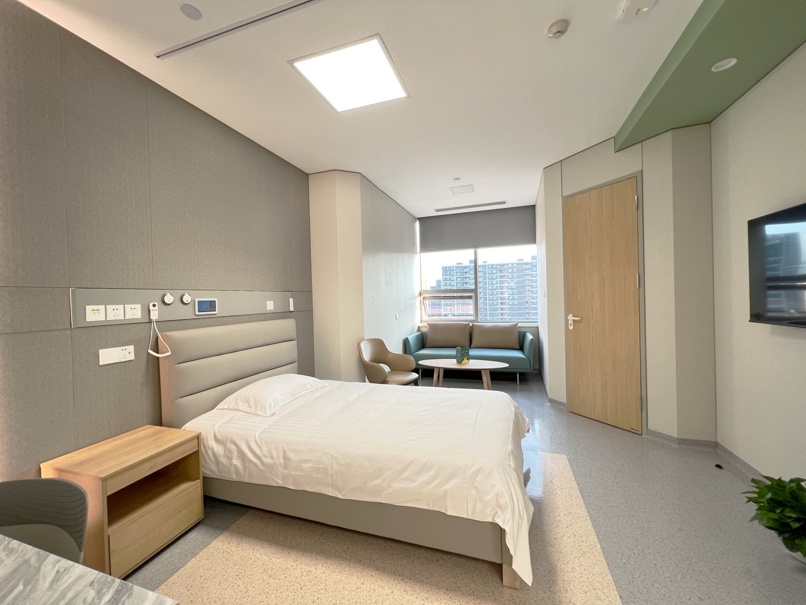 Single-room ward at the IHC